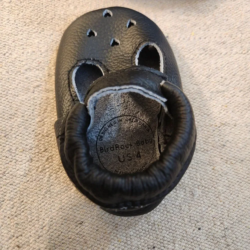 Birdrock baby leather moccasins Size 4 -black Mary jane